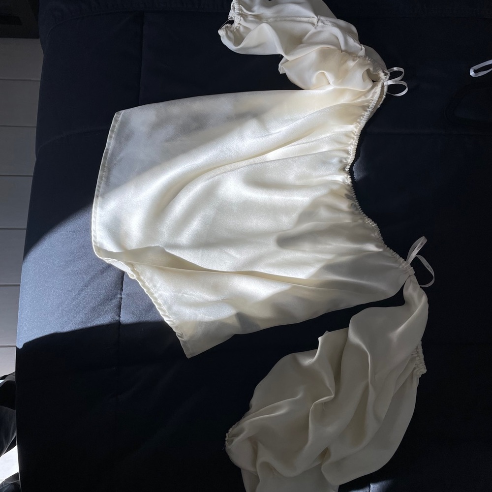 Ruffle strapless top
